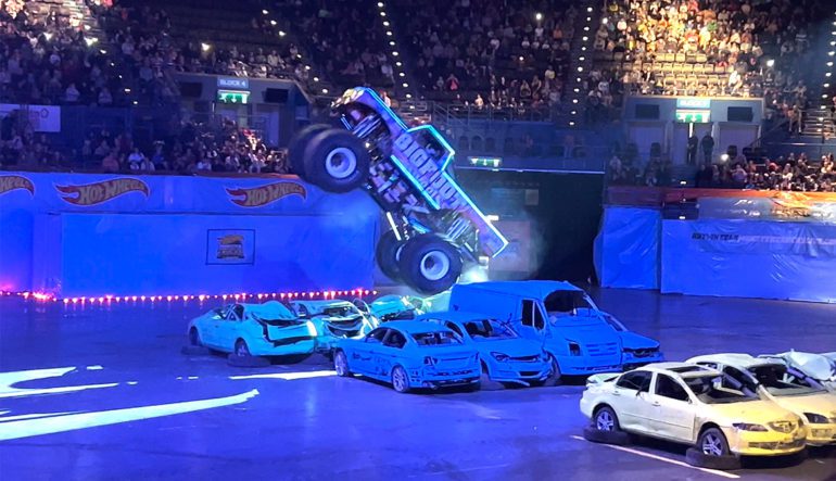 Hot Wheels Monster Trucks Live Glow Party Review